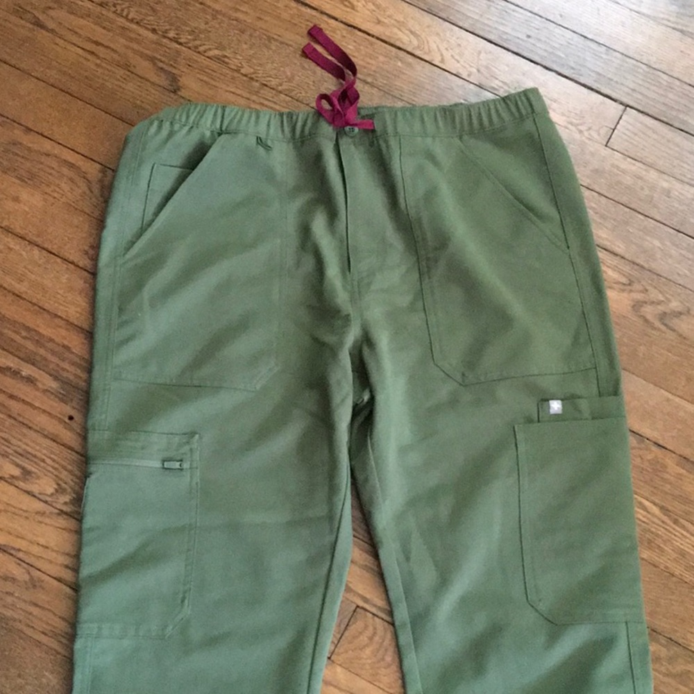 Figs Technical Collection Olive Green Scrub Pants sz L